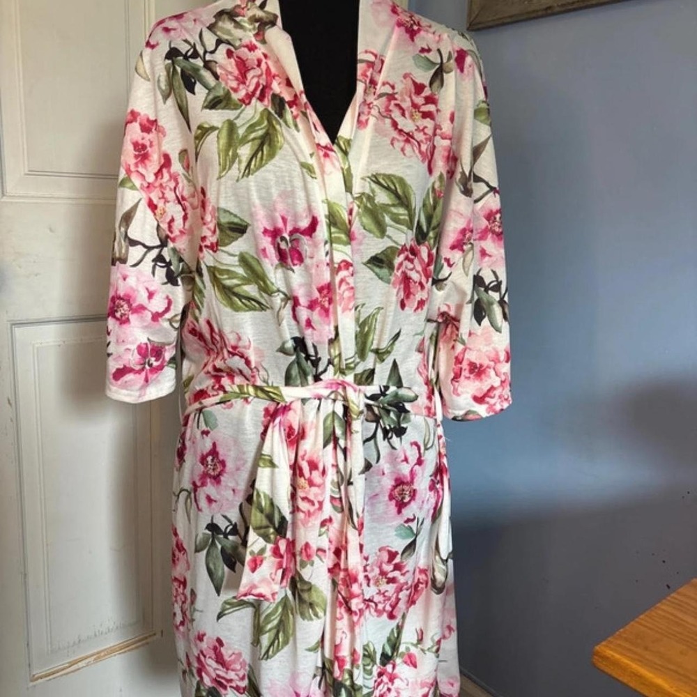New without tag show me your mumu allover print floral white robe one size